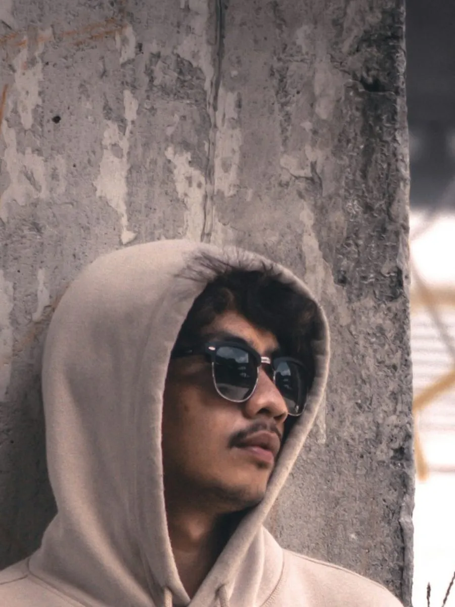 Oversized džemperis su gobtuvu „Habit“ – detalė